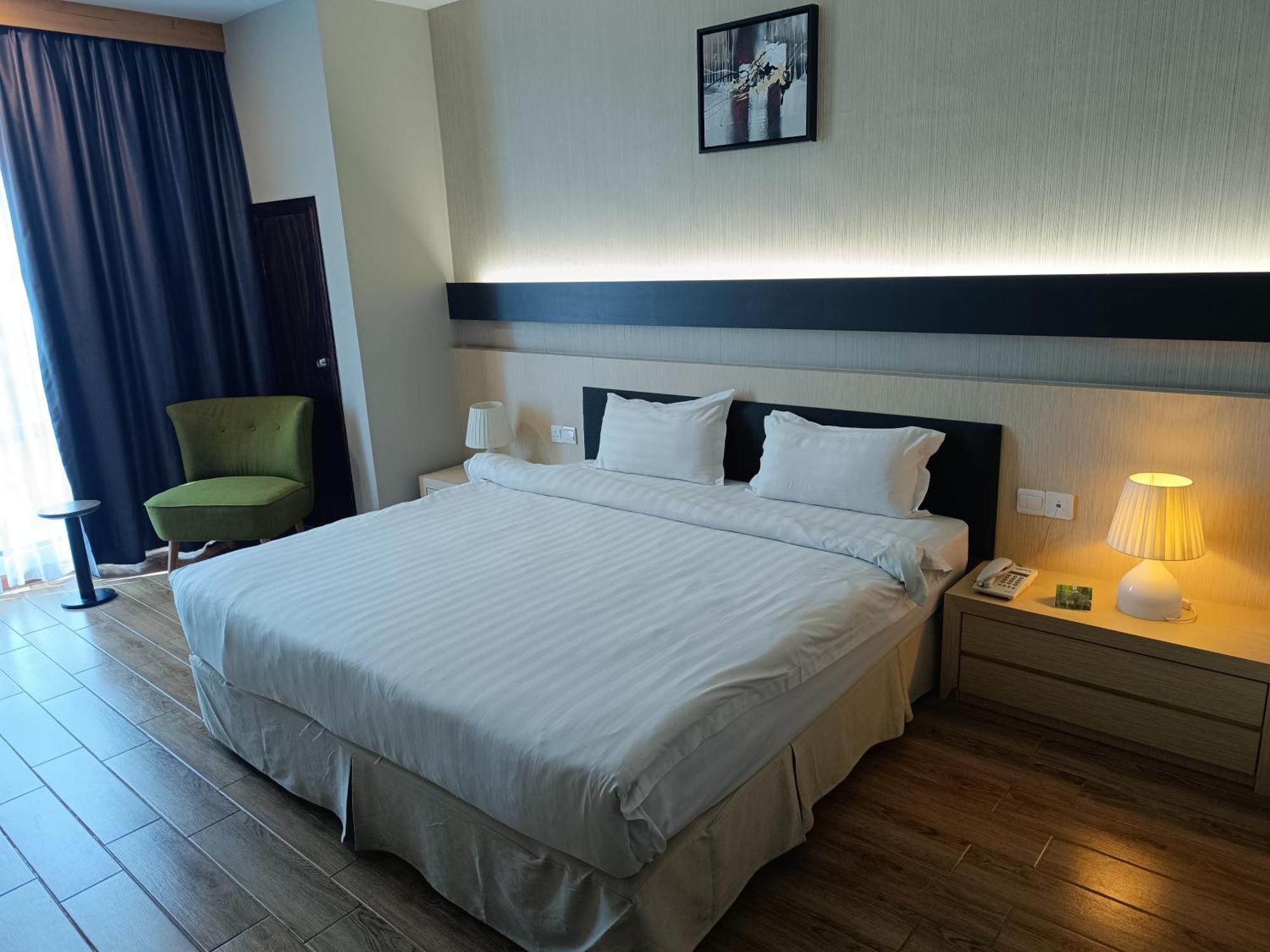 Lintas Platinum Hotel Kota Kinabalu Exteriör bild