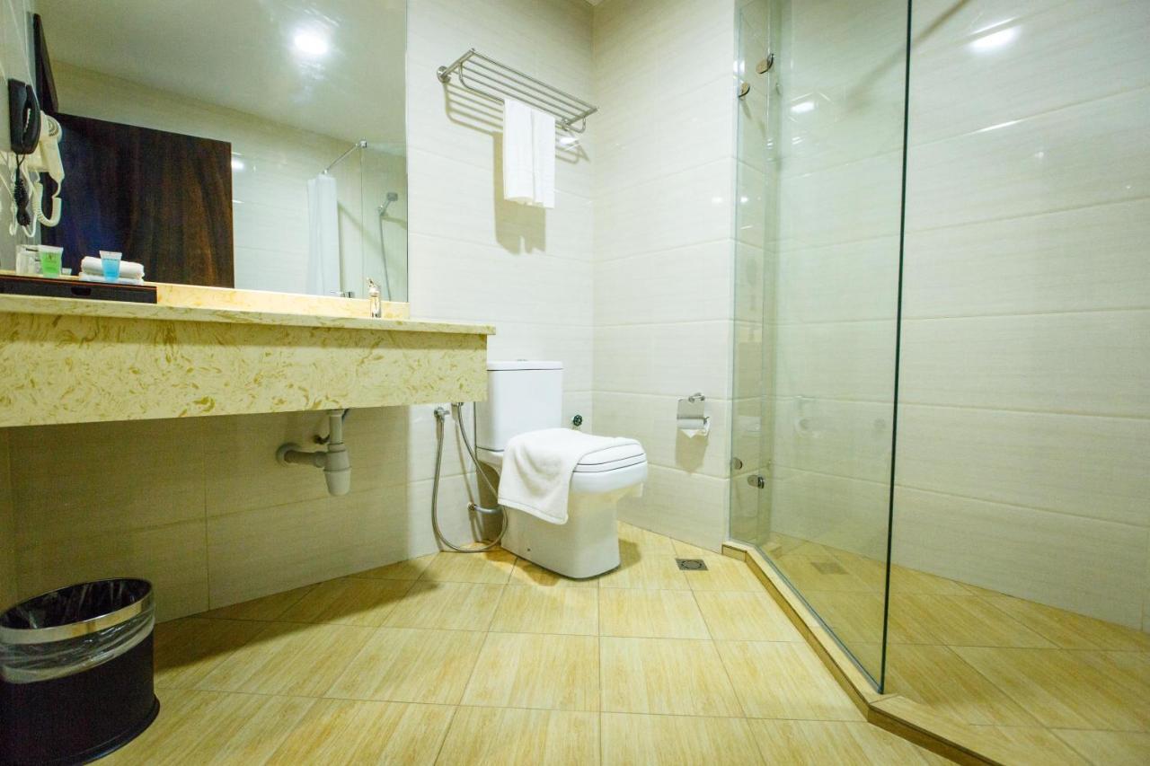Lintas Platinum Hotel Kota Kinabalu Exteriör bild