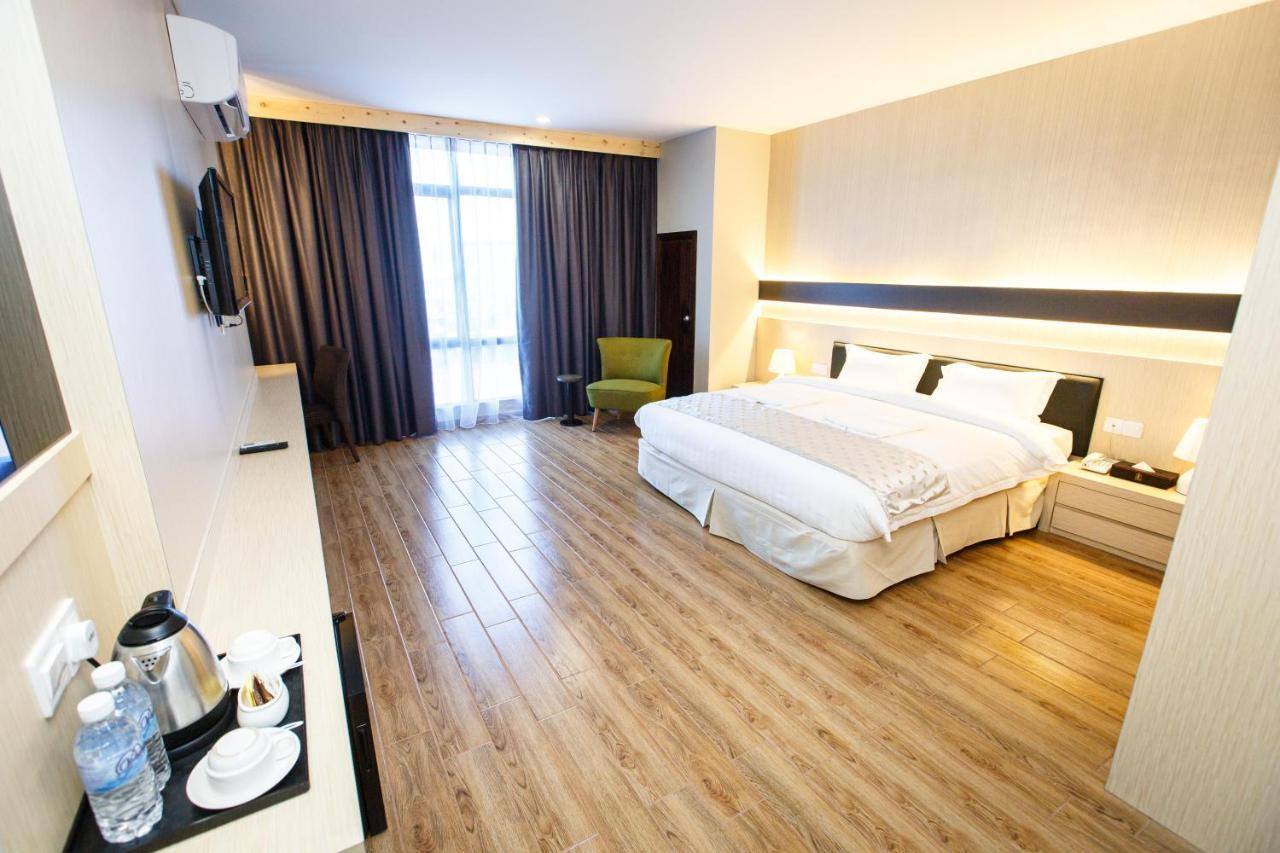 Lintas Platinum Hotel Kota Kinabalu Exteriör bild