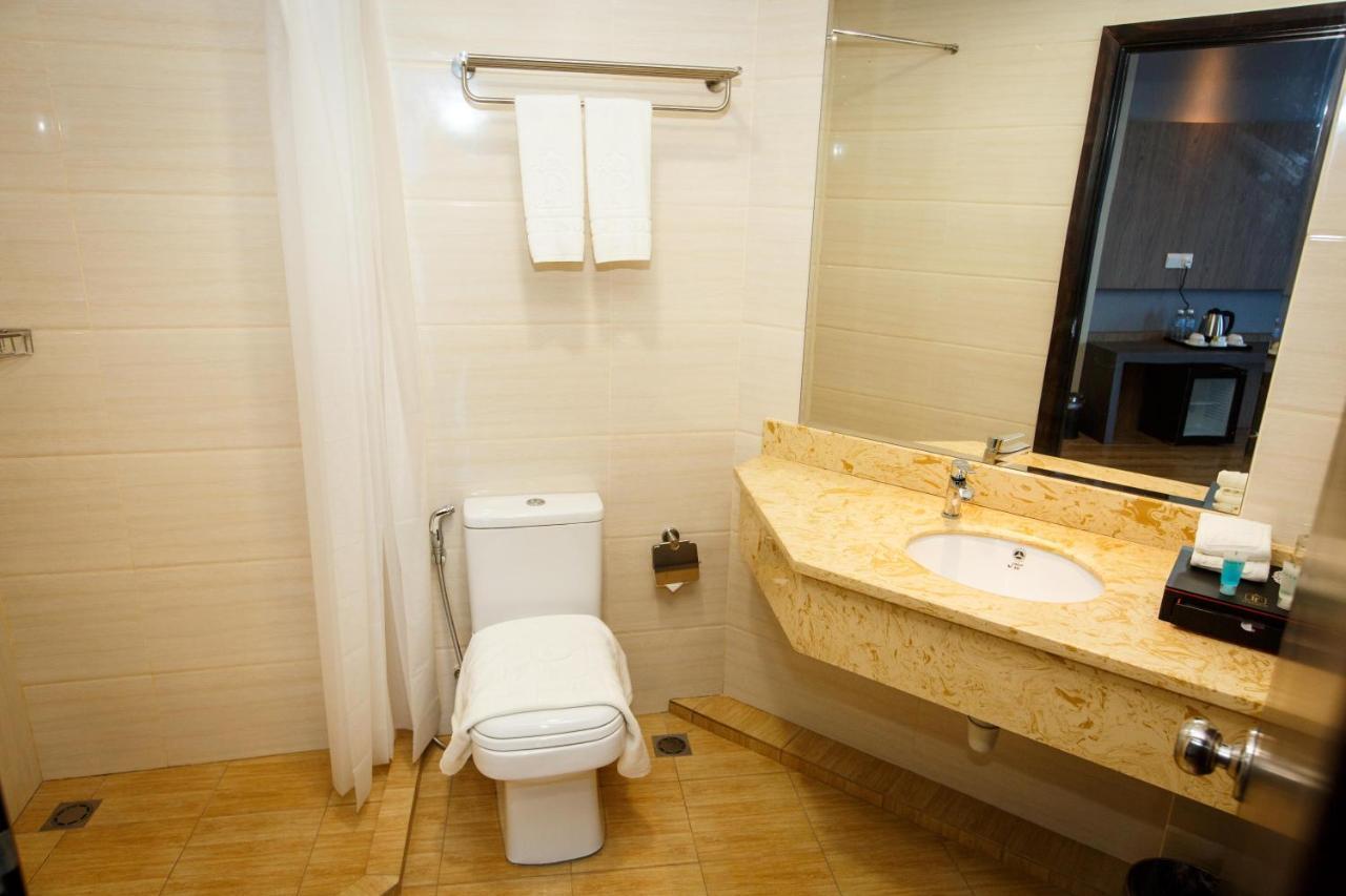 Lintas Platinum Hotel Kota Kinabalu Exteriör bild